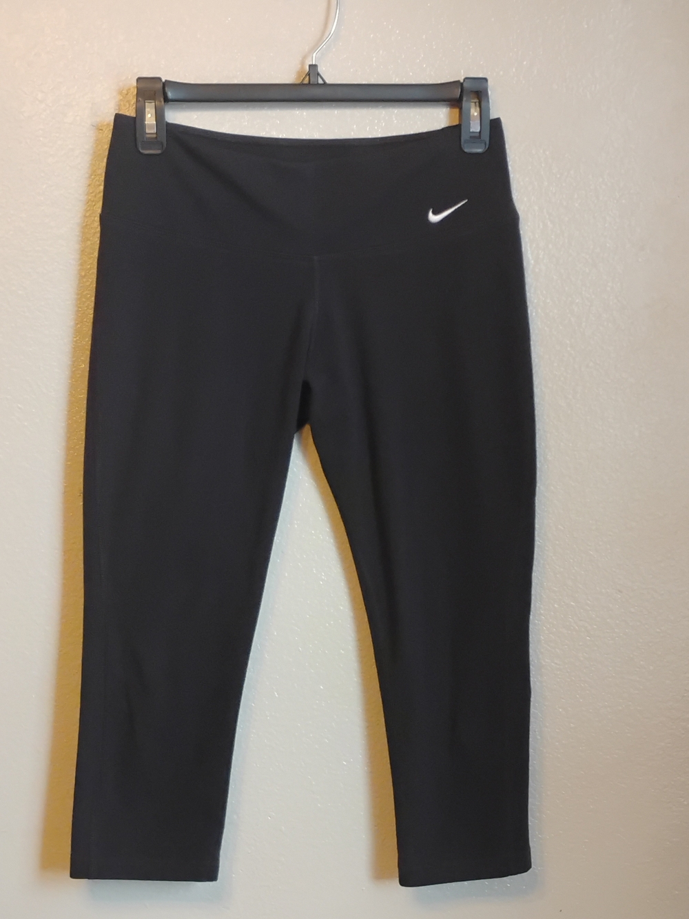 Nike Dri-FIT Black Capri Leggings Size Small